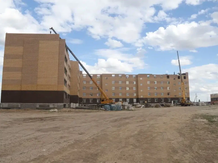 Пять многоэтажных домов построили в микрорайоне Акжайык в Уральске